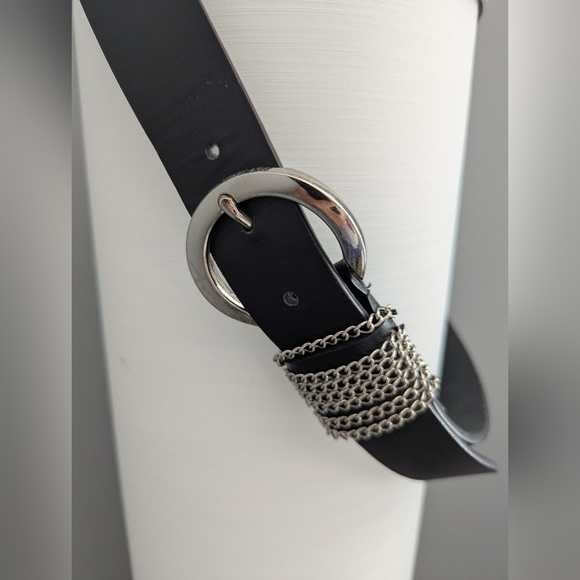Women's Black Belt With Silver Rounded Buckle & Silver Chains Detail - Picture 2 of 9